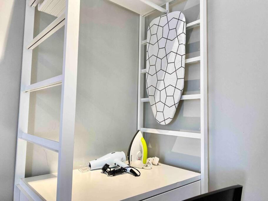Tropicana 218 Macalister #Wondercolor #Infinity Pool #Georgetown #5Pax #2Br 2Bath #1King 1Queen 1Single #Quality Well Maintained #Private Host Exteriér fotografie